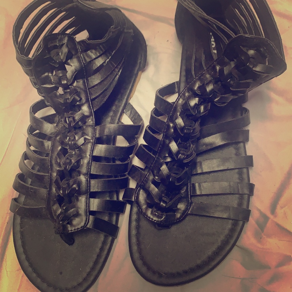 Black Sandels